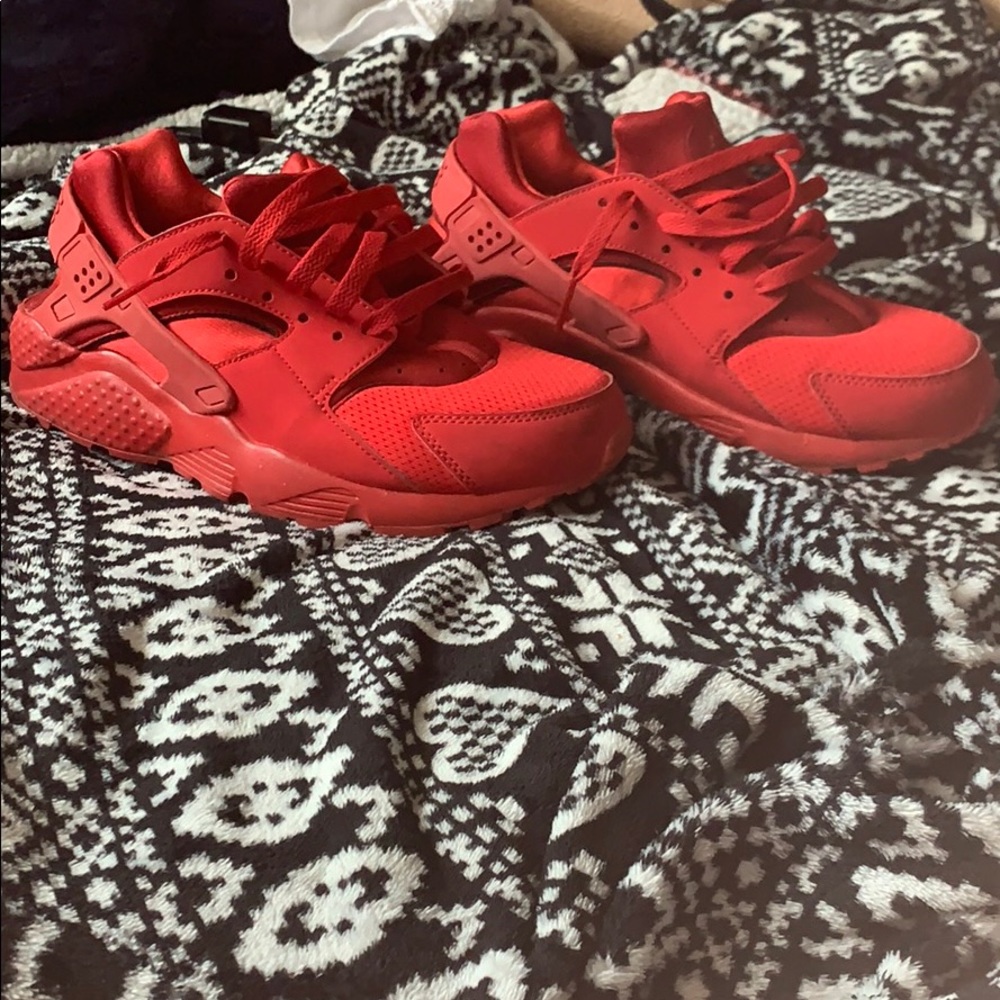 Red Nike Huarache
